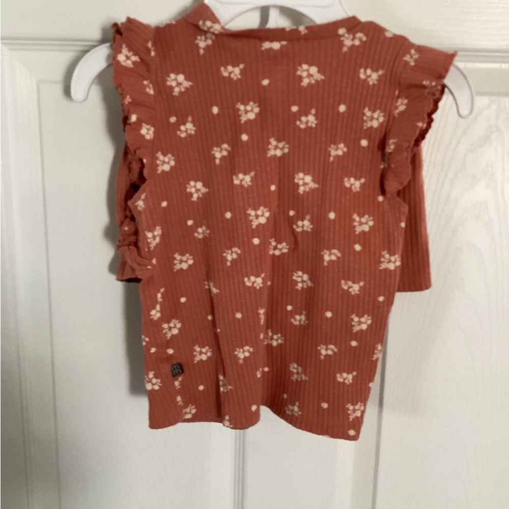 Gerber modern moment’s Ribbed Floral Ruffle Sleeve Top in Dusty Orange